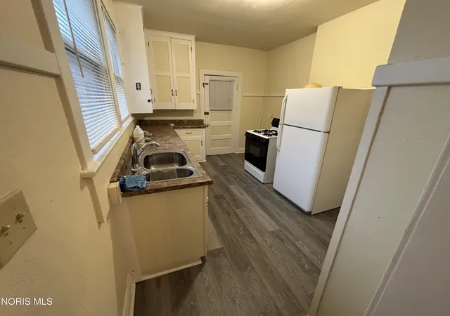 Photo 2 of House for sale at 2445 Parkwood Ave, Toledo, OH 43620 | MLS# 10010056 | Listing updated on 2026-08-30