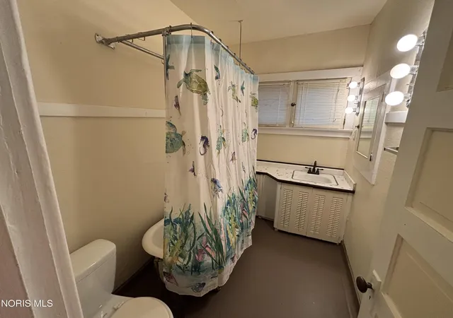Photo 4 of House for sale at 2445 Parkwood Ave, Toledo, OH 43620 | MLS# 10010056 | Listing updated on 2026-08-30