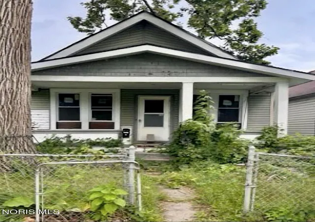 Photo 2 of Single family home for sale at 1611 Fernwood Ave, Toledo, OH 43607 | MLS# 10010041 | Listing updated on 2026-08-02