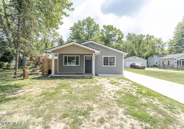 2nd image of 5456 Altsheler Dr, Sylvania, OH 43560 | MLS# 10010043