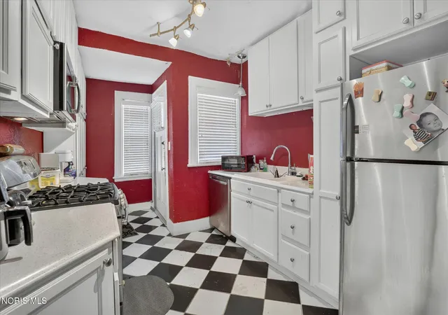 84th image of 2341 Parkwood Ave, Toledo, OH 43620 | MLS# 10010049