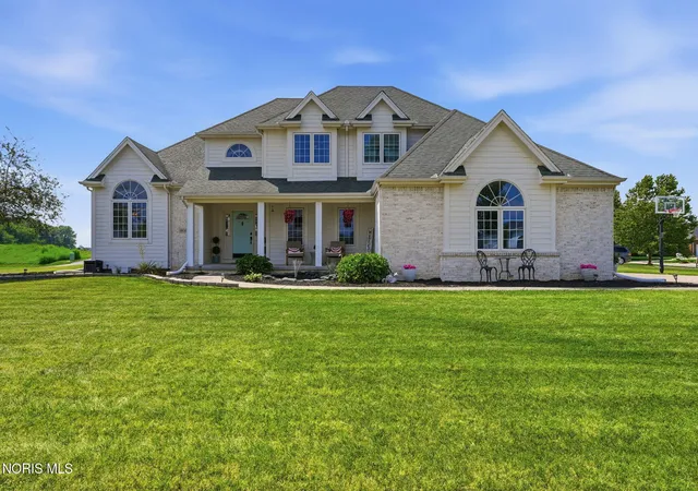 Homes for sale in Bowling Green, OH | 808 Pine Valley Dr, Bowling Green, OH 43402 | MLS# 10010051