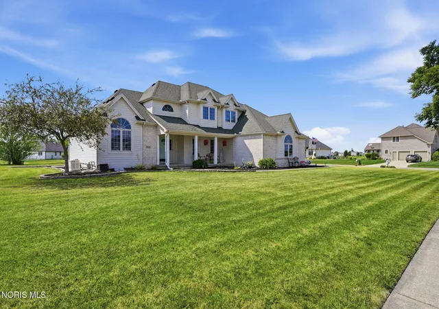 Homes for sale in Bowling Green, OH | 808 Pine Valley Dr, Bowling Green, OH 43402 | MLS# 10010051
