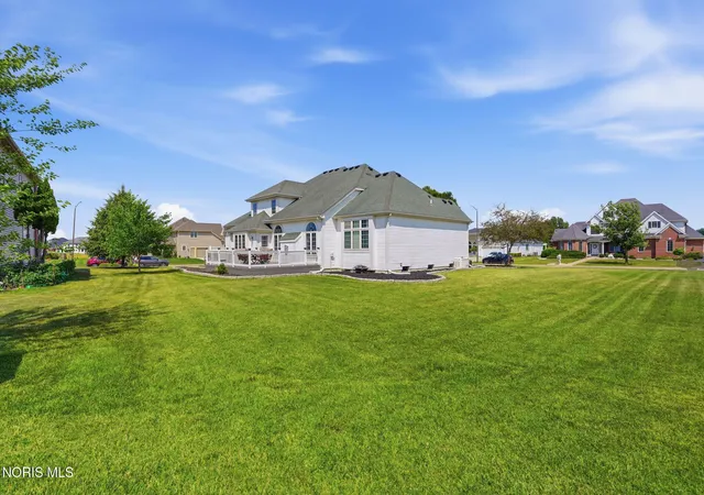Homes for sale in Bowling Green, OH | 808 Pine Valley Dr, Bowling Green, OH 43402 | MLS# 10010051
