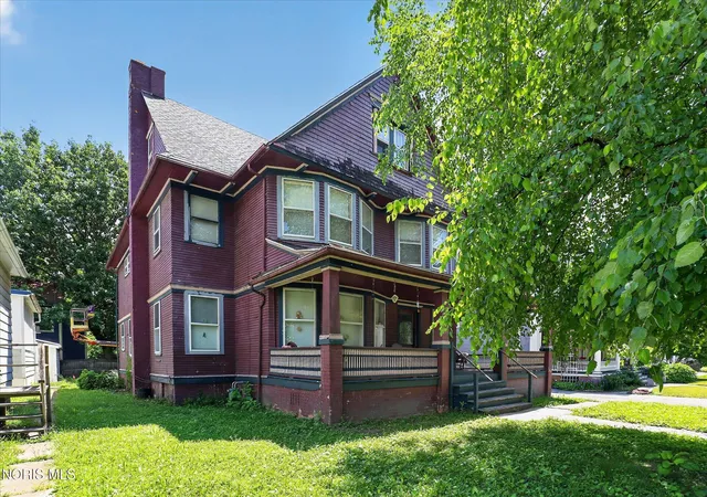 Photo 3 of Multi family home for sale at 2268 Parkwood Ave, Toledo, OH 43620 | MLS# 10010052 | Listing updated on 2026-07-10