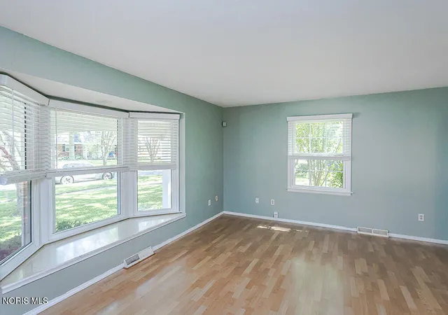 Homes for sale in Perrysburg, OH | 888 Bexley Dr, Perrysburg, OH 43551 | MLS# 10010062