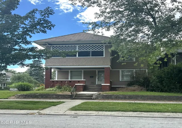 Multi family home for sale at 2461 Parkwood Ave, Toledo, OH 43620 | MLS# 10010059