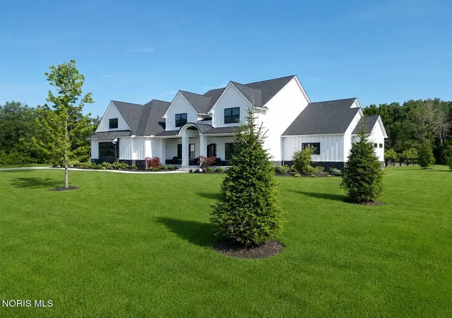 1st image of 4003 Mccallister Dr, Perrysburg, OH 43551 | MLS# 10010305