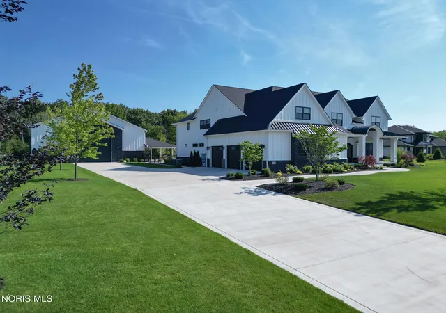 3rd image of 4003 Mccallister Dr, Perrysburg, OH 43551 | MLS# 10010305