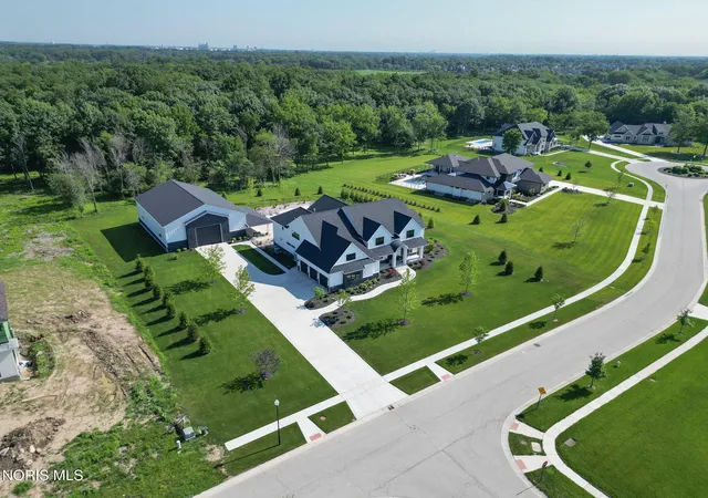 5th image of 4003 Mccallister Dr, Perrysburg, OH 43551 | MLS# 10010305