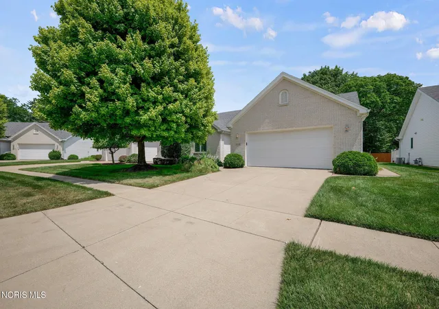 Homes for sale in Toledo, OH | 4358 N Watercrest Dr, Toledo, OH 43614 | MLS# 10010193