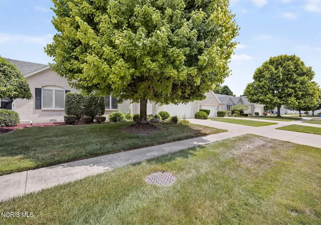 Homes for sale in Toledo, OH | 4358 N Watercrest Dr, Toledo, OH 43614 | MLS# 10010193