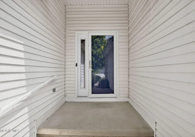 Homes for sale in Toledo, OH | 4358 N Watercrest Dr, Toledo, OH 43614 | MLS# 10010193