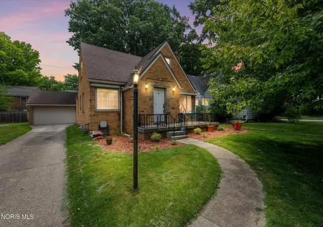 Homes for sale in Toledo, OH | 3208 Aldringham Rd, Toledo, OH 43606 | MLS# 10010075