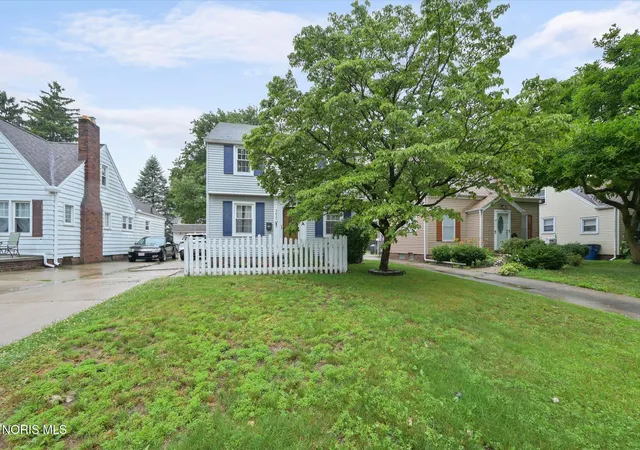 Homes for sale in Toledo, OH | 3827 Doty Dr, Toledo, OH 43613 | MLS# 10010076