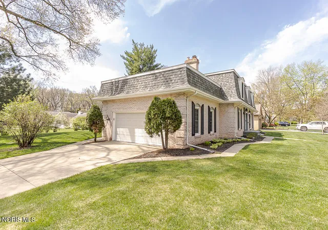 Photo 2 of Single family home for sale at 4447 Sulgrave Dr, Toledo, OH 43623 | MLS# 10010107 | Listing updated on 2026-07-31