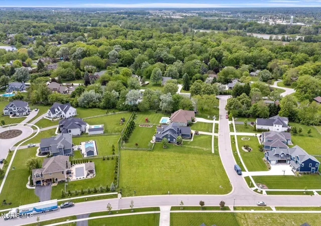 3rd image of 5102 Belfort Dr, Perrysburg, OH 43551 | MLS# 10010529