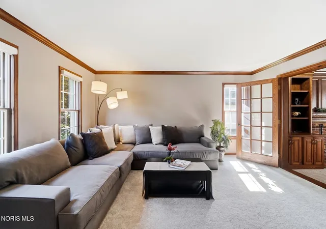 2nd image of 7231 Whispering Oak Dr, Sylvania, OH 43560 | MLS# 10010100