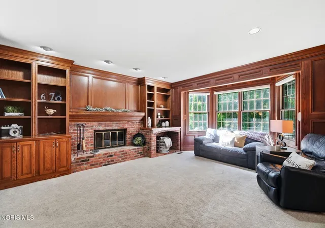 3rd image of 7231 Whispering Oak Dr, Sylvania, OH 43560 | MLS# 10010100