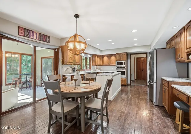 5th image of 7231 Whispering Oak Dr, Sylvania, OH 43560 | MLS# 10010100