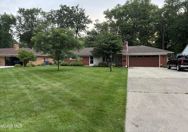 Homes for sale in Toledo, OH | 2327 Heatherwood Dr, Toledo, OH 43614 | MLS# 10010106