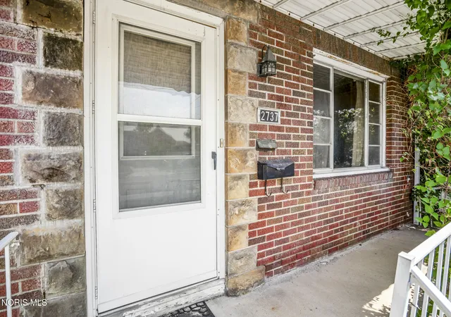 Photo 3 of Single family home for sale at 2737 109th Street, Toledo, OH 43611 | MLS# 10010111 | Listing updated on 2026-09-04