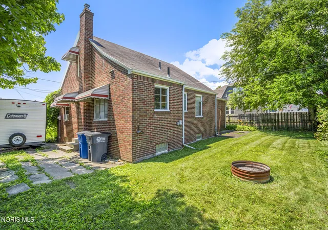Photo 4 of Single family home for sale at 2737 109th Street, Toledo, OH 43611 | MLS# 10010111 | Listing updated on 2026-09-04