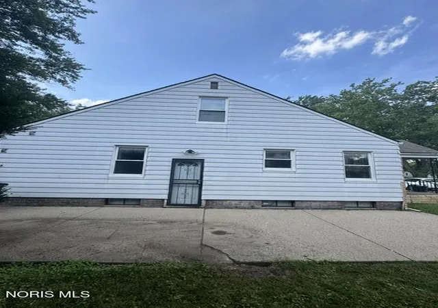 Photo 2 of Sale Pending at 613 Secor Rd, Toledo, OH 43607 | MLS# 10010113 | Listing updated on 2026-09-23