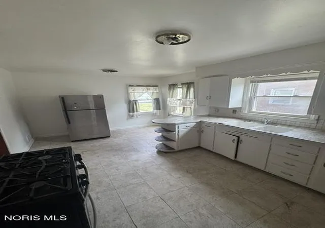 Photo 3 of Sale Pending at 613 Secor Rd, Toledo, OH 43607 | MLS# 10010113 | Listing updated on 2026-09-23