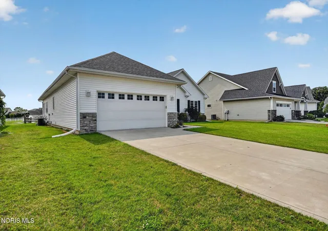 Photo 1 of Sale Pending at 3927 Ten Mile Crk Dr, Sylvania, OH 43560 | MLS# 10010230 | Listing updated on 2026-09-07