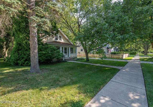 Homes for sale in Perrysburg, OH | 549 E 6th St, Perrysburg, OH 43551 | MLS# 10010143
