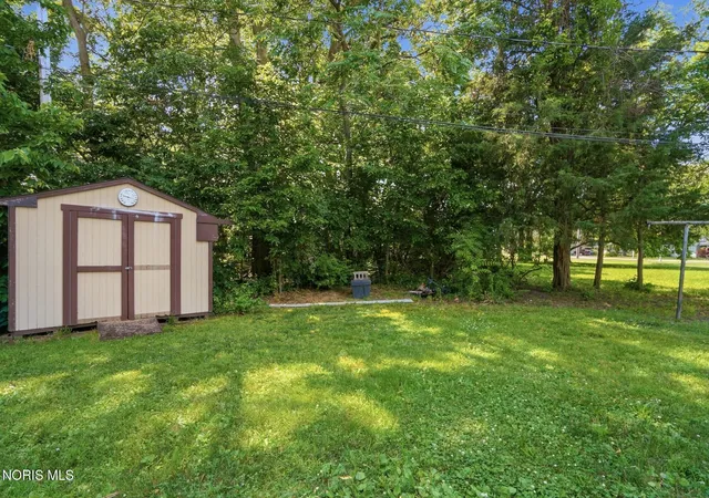 Homes for sale in Bowling Green, OH | 4 Greenbrier Ct, Bowling Green, OH 43402 | MLS# 10010116