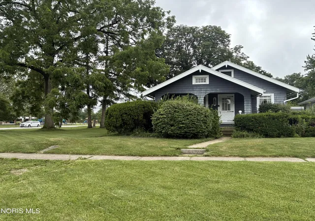 Homes for sale in Perrysburg, OH | 140 E 7th St, Perrysburg, OH 43551 | MLS# 10010194