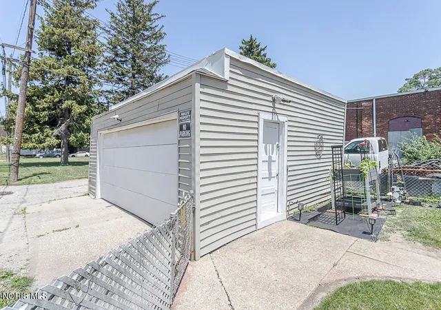 Photo 43 of Multi family home for sale at 1011 Nevada St, Toledo, OH 43605 | MLS# 10010114 | Listing updated on 2026-08-05