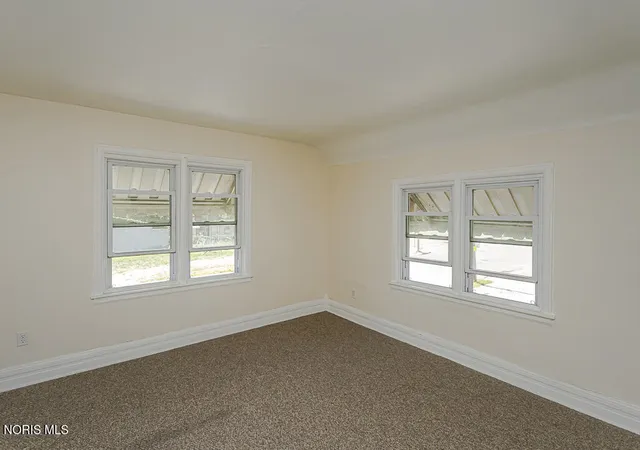 Listing Photo 4 - Condo for sale in building located at 1011 Nevada St, Toledo, OH 43605