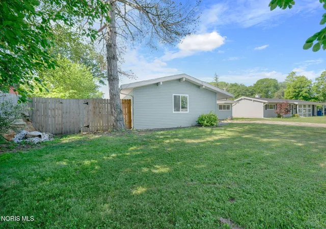 Photo 2 of Single family home for sale at 3325 Queenswood Blvd, Toledo, OH 43606 | MLS# 10010213 | Listing updated on 2026-08-27