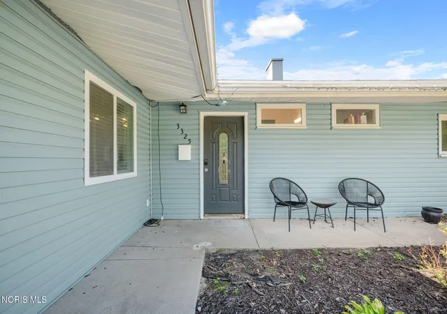 Photo 3 of Single family home for sale at 3325 Queenswood Blvd, Toledo, OH 43606 | MLS# 10010213 | Listing updated on 2026-08-27