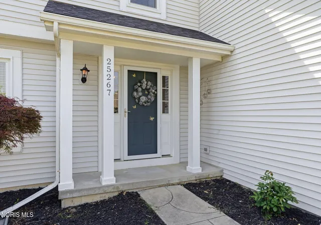 Photo 3 of Single family home for sale at 25267 Ramblehurst Dr, Perrysburg, OH 43551 | MLS# 10010190 | Listing updated on 2026-09-02