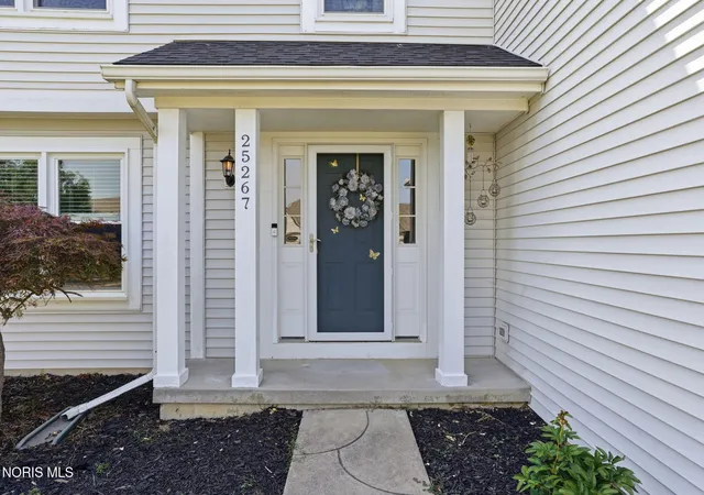 Photo 4 of Single family home for sale at 25267 Ramblehurst Dr, Perrysburg, OH 43551 | MLS# 10010190 | Listing updated on 2026-09-02