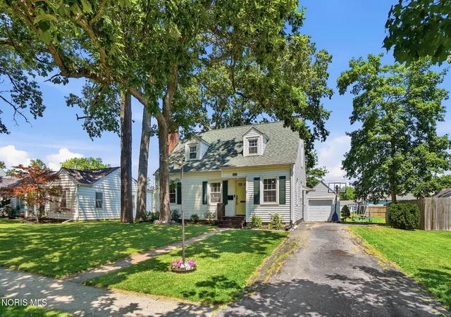 Homes for sale in Defiance, OH | 516 E Broadway Ave, Defiance, OH 43512 | MLS# 10010202