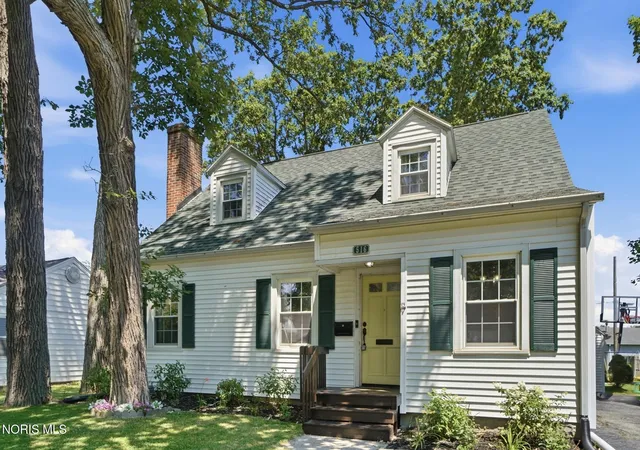 Homes for sale in Defiance, OH | 516 E Broadway Ave, Defiance, OH 43512 | MLS# 10010202