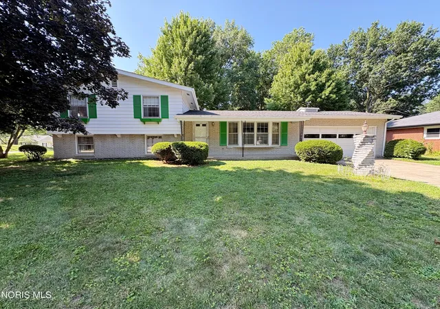 Homes for sale in Bowling Green, OH | 1005 Gustin Ave, Bowling Green, OH 43402 | MLS# 10010150