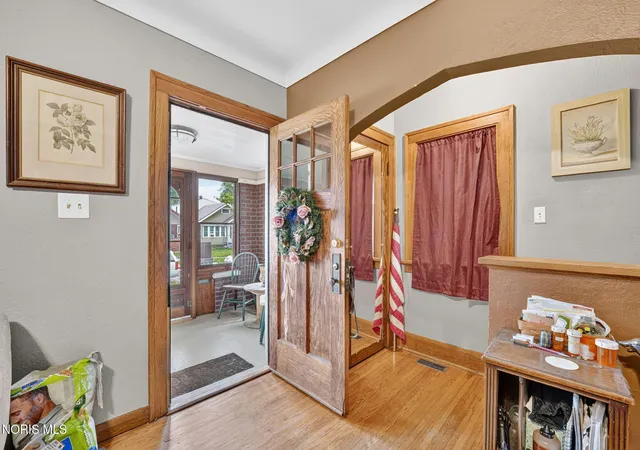 Photo 3 of Single family home for sale at 837 Geneva Ave, Toledo, OH 43609 | MLS# 10010865 | Listing updated on 2026-09-04