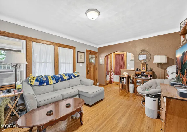Photo 3 of Single family home for sale at 837 Geneva Ave, Toledo, OH 43609 | MLS# 10010865 | Listing updated on 2026-09-04
