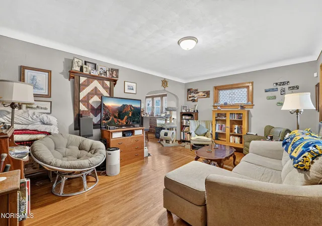 Photo 4 of Single family home for sale at 837 Geneva Ave, Toledo, OH 43609 | MLS# 10010865 | Listing updated on 2026-09-04
