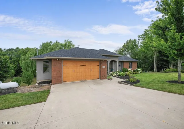 Homes for sale in Bowling Green, OH | 19588 W River Rd, Bowling Green, OH 43402 | MLS# 10010147
