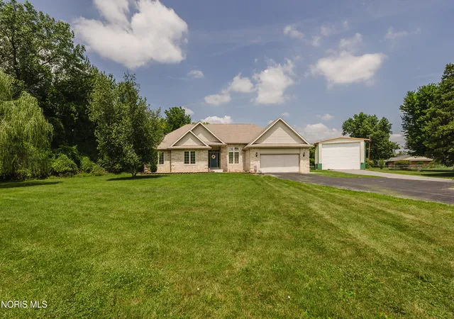 Homes for sale in Findlay, OH | 930 Robinhood Ave, Findlay, OH 45840 | MLS# 10010356