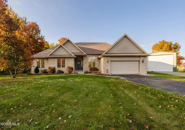 Photo 3 of Single family home for sale at 930 Robinhood Ave, Findlay, OH 45840 | MLS# 10010356 | Listing updated on 2026-09-26