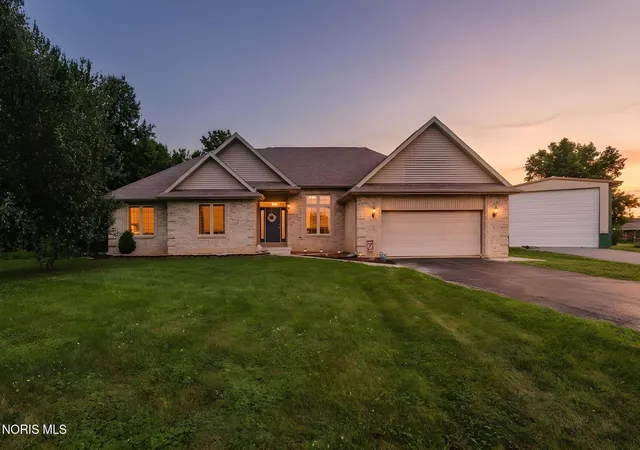 Homes for sale in Findlay, OH | 930 Robinhood Ave, Findlay, OH 45840 | MLS# 10010356