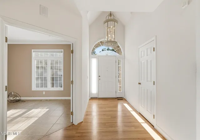 Photo 2 of Single family home for sale at 3168 Stone Wall Rd, Maumee, OH 43537 | MLS# 10010526 | Listing updated on 2026-09-24